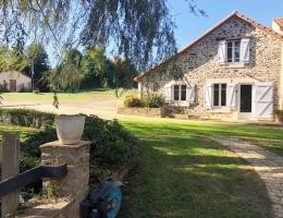 Vignette - Touristique - Propriété Moulin à 422 m² ROCHESERVIERE (85)
