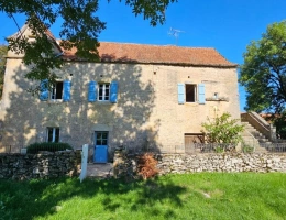 Vignette - Équestre - Bel ensemble en pierre dans un hameau