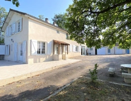 Vignette - Touristique - MAISON DE VILLAGE AVEC PISCINE !