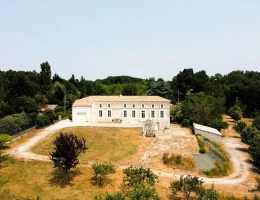 Vignette - Prestigious - 4-Bedroom Manor house, 1 outbuilding and large plot of land