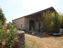 Vignette - Touristique - Ensemble en pierre avec gîte - Charme, potentiel et douceur de vie dans un village du Quercy Blanc