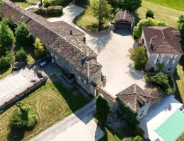 Vignette - Prestige - Projet famillial ou exploitation de gîte possible, pour ce très beau hameau à proximité de Roquecor