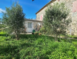 Vignette - Touristique - Roquecor - Ancien Prieuré du 15e Siècle avec Gîtes, Terrain Arboré et cave voutée