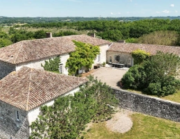 Vignette - Touristique - Un art de vivre à la Française - Demeure de Famille ou Chambres d'hôtes