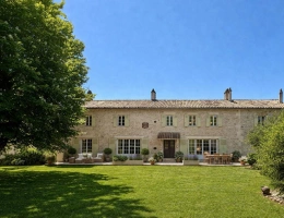 Vignette - Rurale - Magnifique Logis Ancien Rénové avec Piscine Intérieure, Court de Tennis et Jardins Clos de Murs