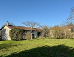 Vignette - Rurale - Authentique ferme en pierre du XVIIIe siècle entièrement rénovée avec dépendances et plus de 7 000 m² de terrain