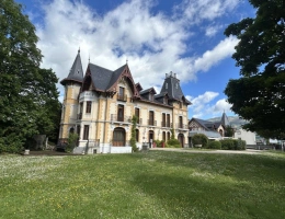 Vignette - Touristique - Ancien manoir de 1870 rénové, avec murs et fond de commerce