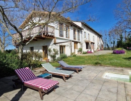 Vignette - Touristique - Propriété avec piscine sur environ 1,5 Ha de terrain