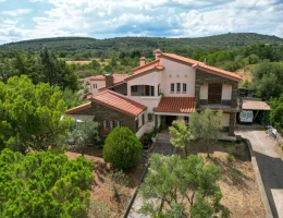 Vignette - Tourist - Characterful residence with exceptional volumes - ideal for a large family or bed and breakfast.