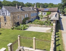 Vignette - Rural - Natural Stone House ? 300 m² living space, 2 ha, no neighbours, shops within walking distance, 30 mi