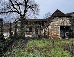 Vignette - Rurale - Grange à rénover - centre bourg avec jardin