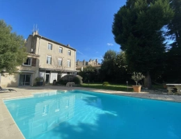 Vignette - Prestigious - Property complex with garden, swimming pool and view of the medieval city