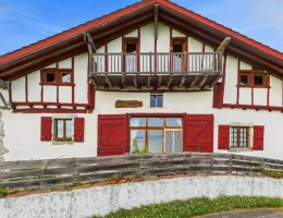 Vignette - Prestigious - Ancienne ferme basque - Maison + gîte - 3617 m² - Vue exceptionnelle**