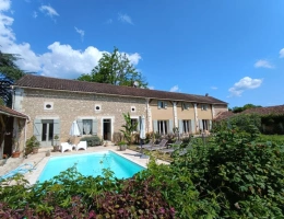 Vignette - Touristique - Maison en pierre avec gîte et dépendances du château avec jardin et piscine proche Périgueux