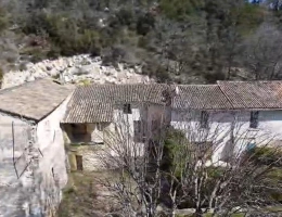 Vignette - Tourist - ENTRECHAUX: THE AUTHENTICITY OF A PROVENÇAL FARMHOUSE WITH EXCEPTIONAL VOLUMES