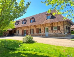 Vignette - Prestige - 3 min Louhans, Corps de ferme du XIXe en Bresse : alliance du charme et confort moderne