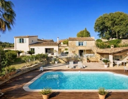Vignette - Tourist - A stone estate between the Camargue and the Sea