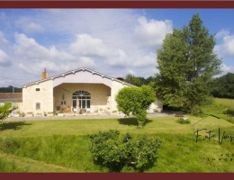 Vignette - Tourist - MAISON EN PIERRE SUR UNE PROPRIÉTÉ DE 8 HECTARES