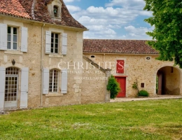 Vignette - Prestigious - An exceptional estate in the Dordogne: an 18th-century manor house, a horse-riding estate and a life