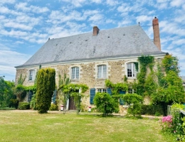 Vignette - Touristique - À VENDRE MAYENNE – Manoir d’exception du XIIIe siècle sur 3 hectares – Gîte ou demeure familiale de charme
