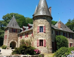 Vignette - Prestige - Magnifique château restauré du XIVe siècle à Lagraulière - Un joyau historique au coeur de la Corrèze