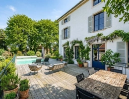Vignette - Prestige - Propriété à vendre composée d'une demeure de Maitre et une deuxième maison avec piscine et jardin
