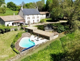 Vignette - Équestre - Propriété de charme à la campagne – 305 m² habitables sur 4,8 hectares avec piscine et dépendances