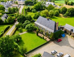 Vignette - Tourist - FOR SALE MAYENNE – Exceptional 13th century manor house on 3 hectares – Charming gîte or family home