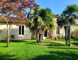 Vignette - Tourist - RARE Profitable gîte estate (9 swimming pool accommodations) near Bordeaux
