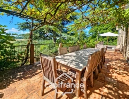 Vignette - Touristique - Domaine d’exception de 1,7 hectare – 470 m² habitables – Jusqu’à 20 couchages – Roulotte aménagée – Piscine – Parc arboré aux arbres centenaires