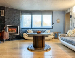 Vignette - Équestre - Spacieuse maison de trois chambres avec chalet et grand jardin arboré