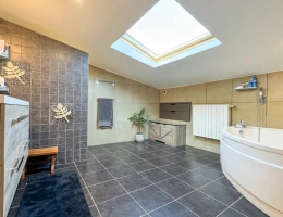 Vignette - Equestrian - Spacious three bedroom home with a chalet and a large garden