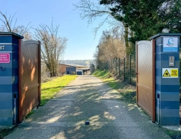 Vignette - Equestrian - Spacious three bedroom home with a chalet and a large garden
