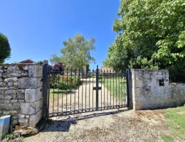 Vignette - Rurale - Propriété de caractère avec dépendances, piscine couverte et