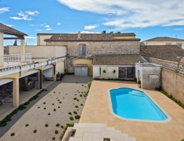 Vignette - Touristique - ENSEMBLE IMMOBILIER - SAINT LAURENT D'AIGOUZE (30)