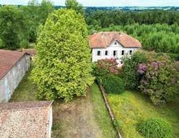 Vignette - Equestrian - Sensitive to Characterful Features? This 17th-Century Manor House Is for You
