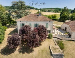 Vignette - Tourist - Lauzerte, stone property with guest house, swimming pool and views on 9,306 m², near Montauban