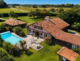 Vignette - Prestige - Soustons, authentique maison landaise du XVIIIe, 265 m², dépendances, piscine, parc paysagé 6 800 m², à 2 minutes du centre et du lac
