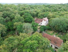 Vignette - Équestre - Corps de ferme en situation isolée sur le Causse