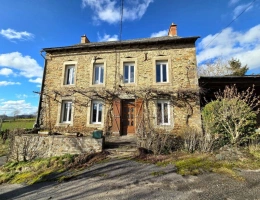 Vignette - Rurale - Ancien corps de ferme en pierres dans un environnement calme isolé