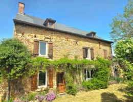 Vignette - Équestre - Corps de ferme en pierres avec une vue campagne sur son terrain de près de 2 400m²
