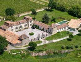 Vignette - Prestige - Château XVIII - Élégance et patrimoine au coeur d'un domaine viticole de 18 hectares