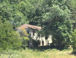 Vignette - Rurale - MARCIAC(32): cachée, au bout d'un chemin privé, PROPRIETE sur 2ha, anciens Bains avec sa source encore présente, dépendance, authenticité assurée !