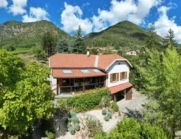 Vignette - Viticole - Domaine rare à la vente à 15 mn de Tallard sur 16874 m² de terrain.