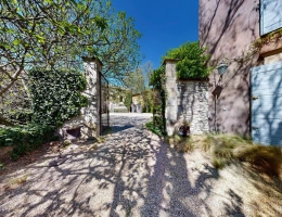 Vignette - Prestigious - Exceptional property near L'Isle-sur-la-Sorgue, bastide town, mill, outbuildings, absolute tranquili