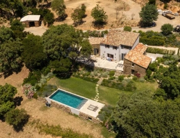 Vignette - Équestre - Bergerie d’exception du XVIIIe siècle – Domaine de 8 ha avec installations équestres et piscine panoramique – La Garde-Freinet