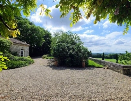 Vignette - Touristique - Un art de vivre à la Française - Demeure de Famille ou Chambres d'hôtes