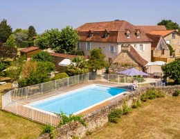 Vignette - Touristique - Propriété Quercynoise d'Exception avec Gîtes, Piscine et Grange sur les hauteurs de Saint-Céré