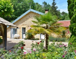 Vignette - Tourist - Magnificent stone property, wooden barn and 2 hectares of woodland