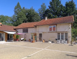 Vignette - Touristique - Propriété de trois maisons au calme